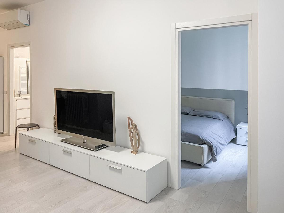 Brera Moscova White, Milan